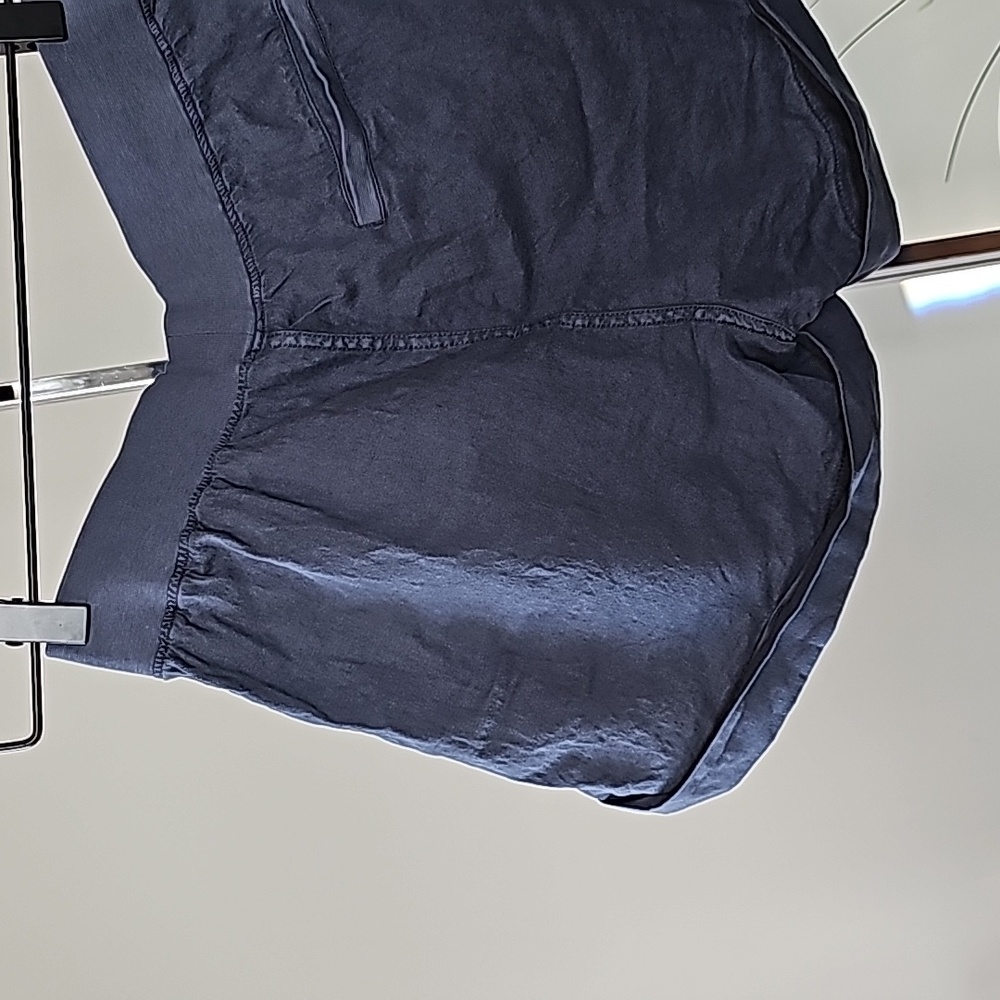 Fahery Linen Blend Cuffed Shorts in Navy - Picture 5 of 9